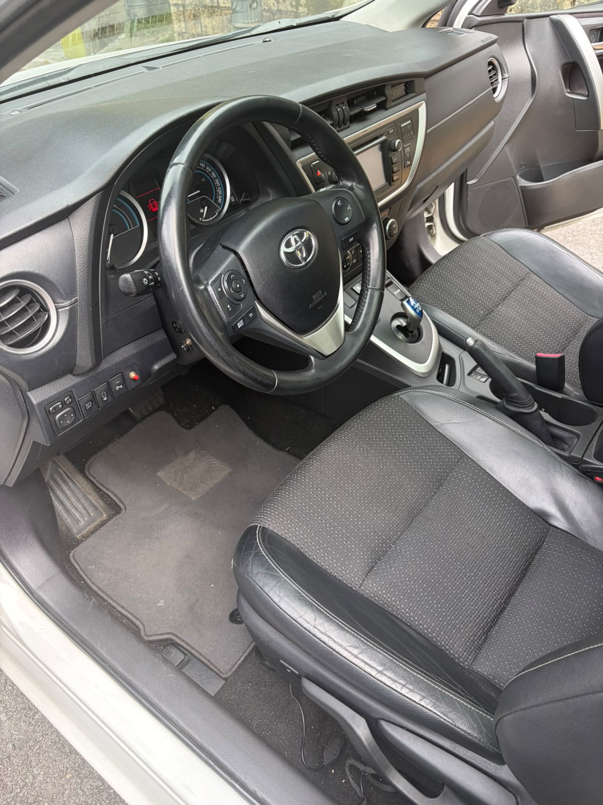 Interior Toyota detallado antes