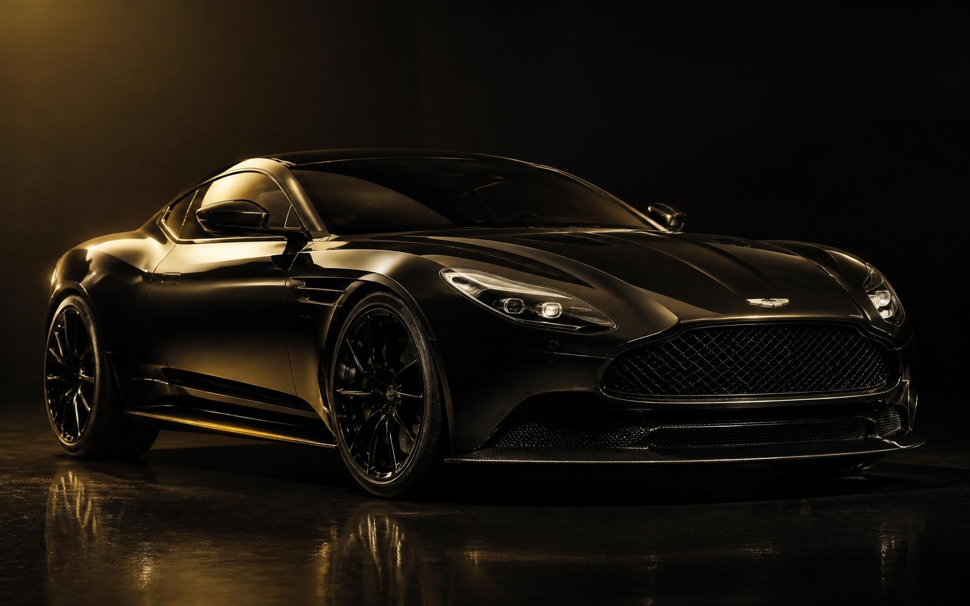 Coche de lujo detallado profesionalmente